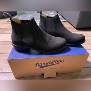 Brand new in box- Size 7 ‘1977’ Blundstone Booties